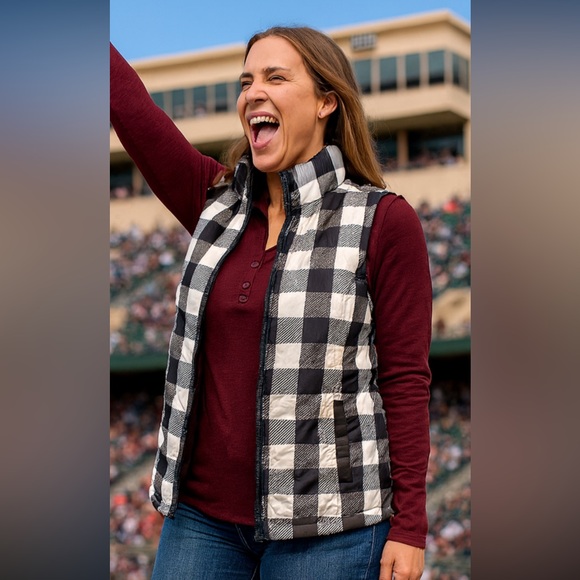 Red Camel Jackets & Blazers - Red Camel Women’s Black White Buffalo Plaid Puffer Vest XS